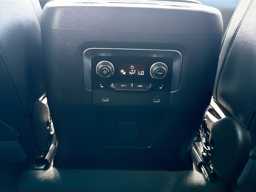 2022 Chevrolet Suburban photo 27 of 35