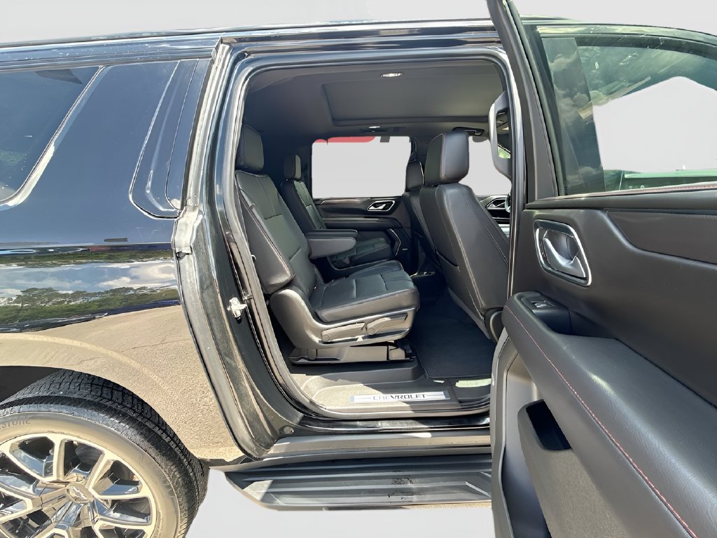 2022 Chevrolet Suburban photo 30 of 35
