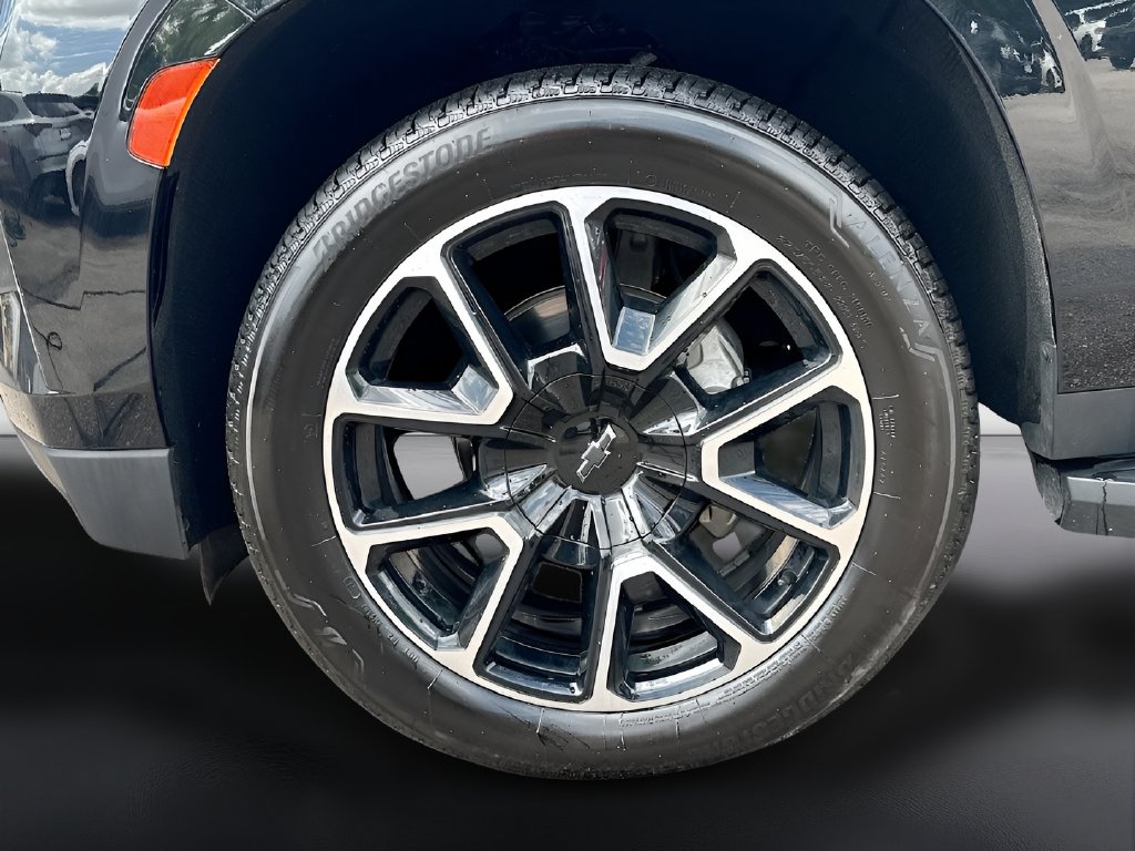 2022 Chevrolet Suburban photo 34 of 35