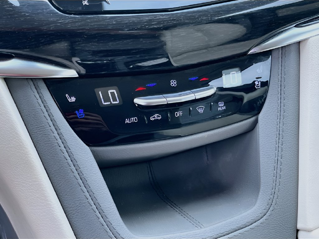 2023 Cadillac XT6 photo 16 of 37