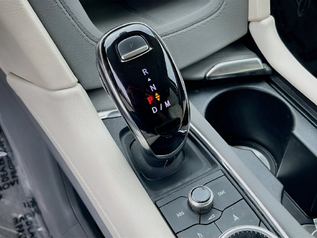 2023 Cadillac XT6 photo 17 of 37