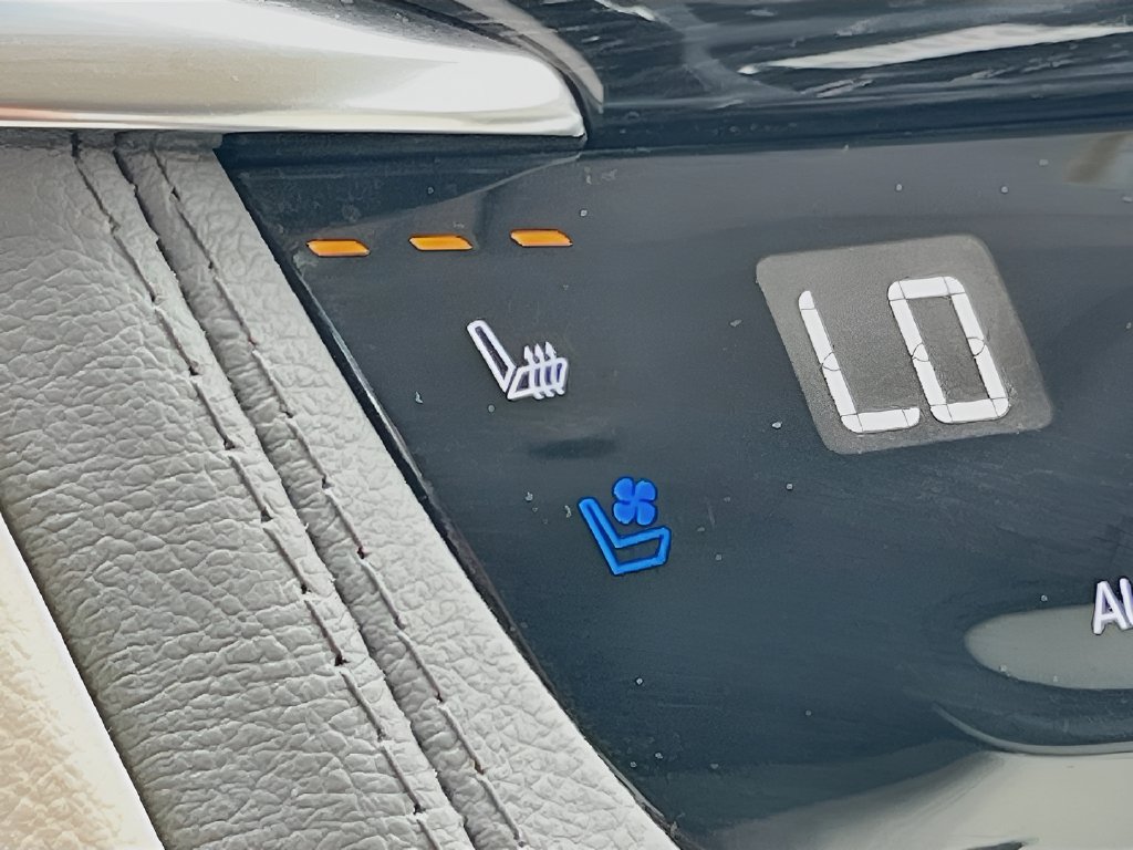 2023 Cadillac XT6 photo 21 of 37