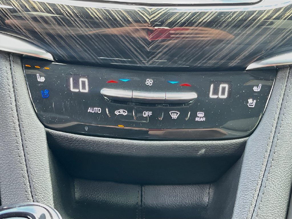 2023 Cadillac XT6 photo 16 of 36