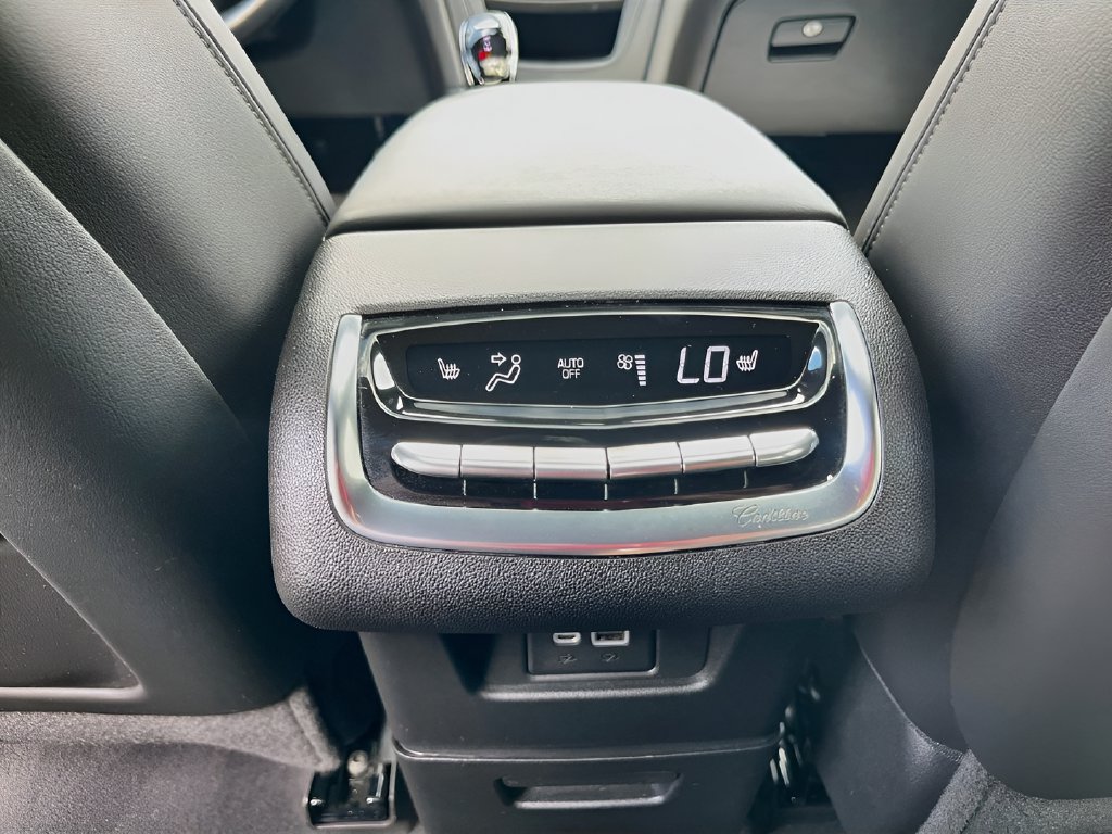 2023 Cadillac XT6 photo 27 of 36