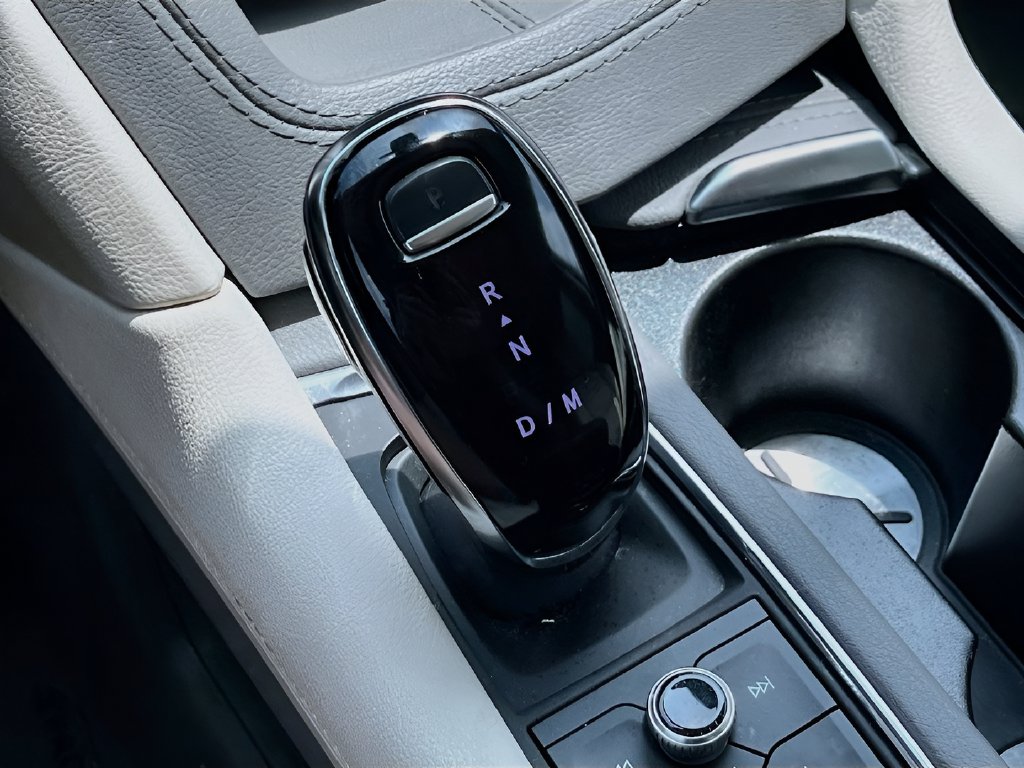 2024 Cadillac XT6 photo 17 of 35