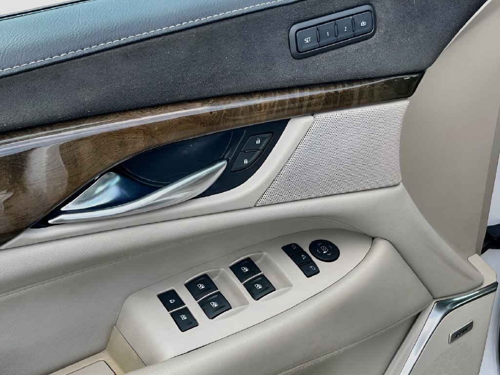 2019 Cadillac Escalade photo 18 of 37