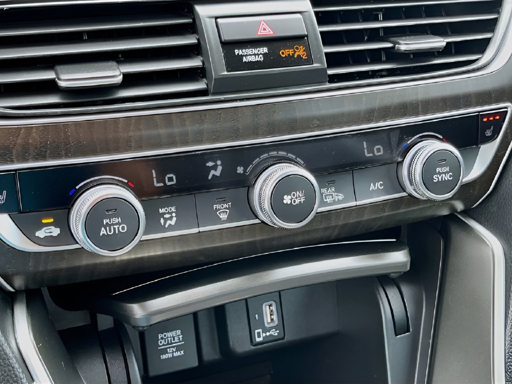 2018 Honda Accord photo 15 of 33