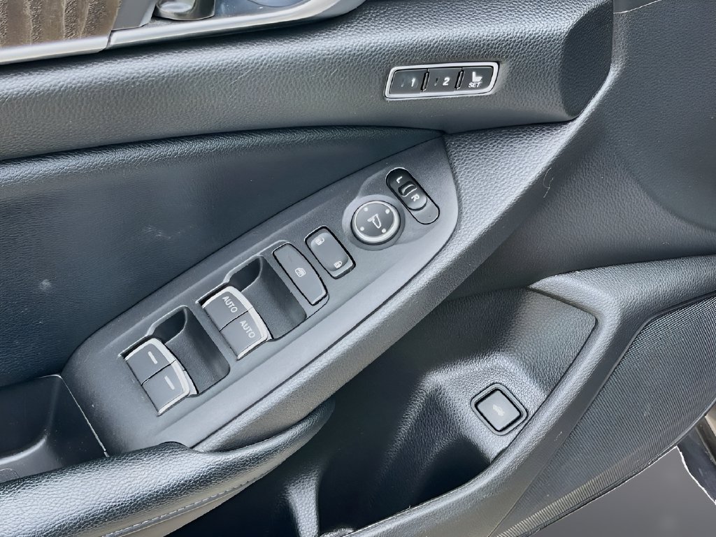 2018 Honda Accord photo 17 of 33