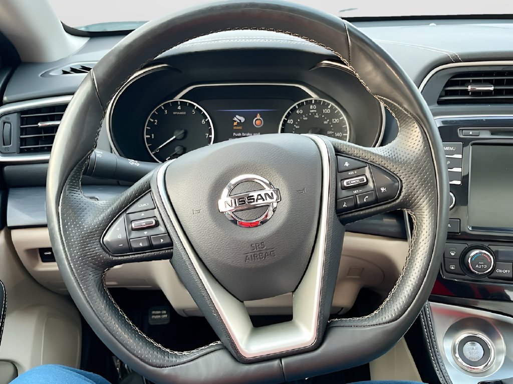 2022 Nissan Maxima photo 11 of 35