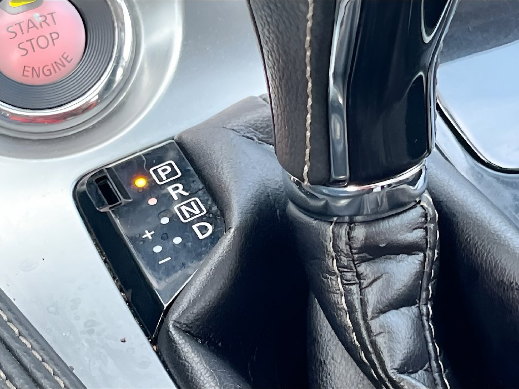 2022 Nissan Maxima photo 17 of 35