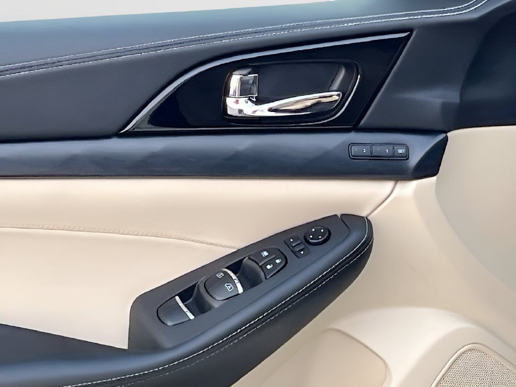 2022 Nissan Maxima photo 18 of 35