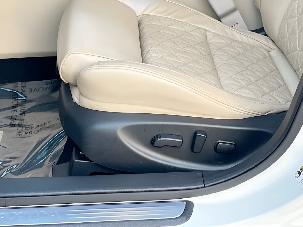 2022 Nissan Maxima photo 20 of 35