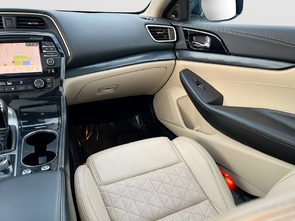 2022 Nissan Maxima photo 25 of 35