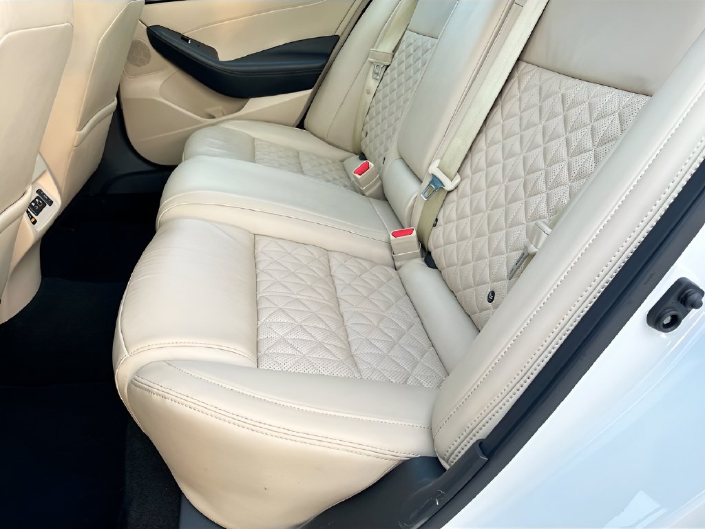 2022 Nissan Maxima photo 26 of 35