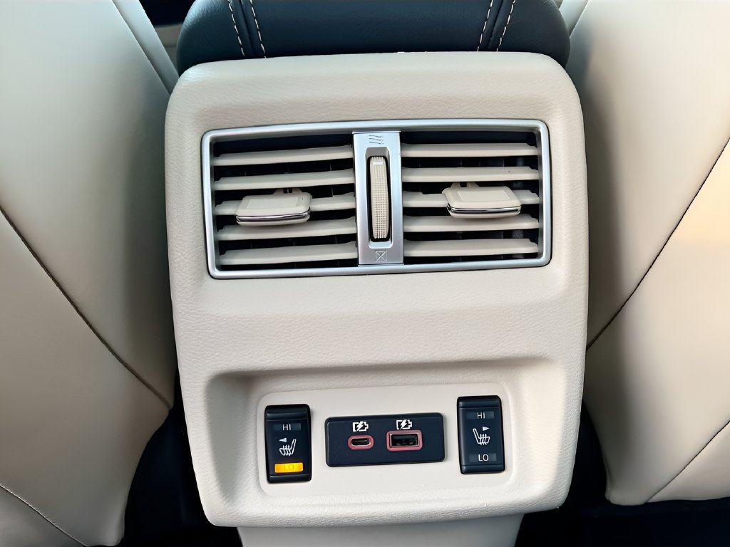 2022 Nissan Maxima photo 27 of 35