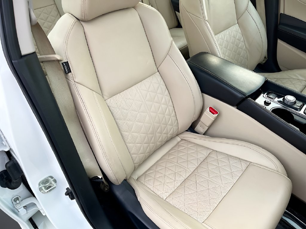 2022 Nissan Maxima photo 30 of 35