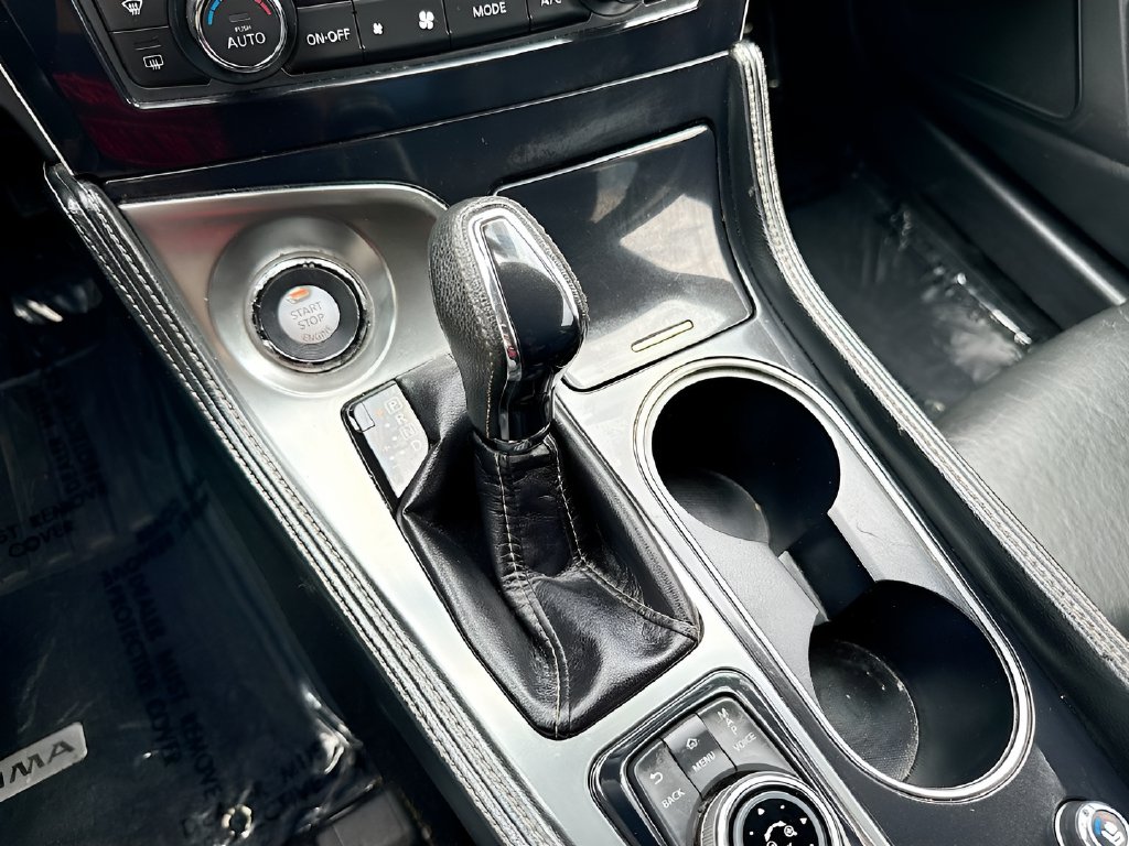 2022 Nissan Maxima photo 17 of 34