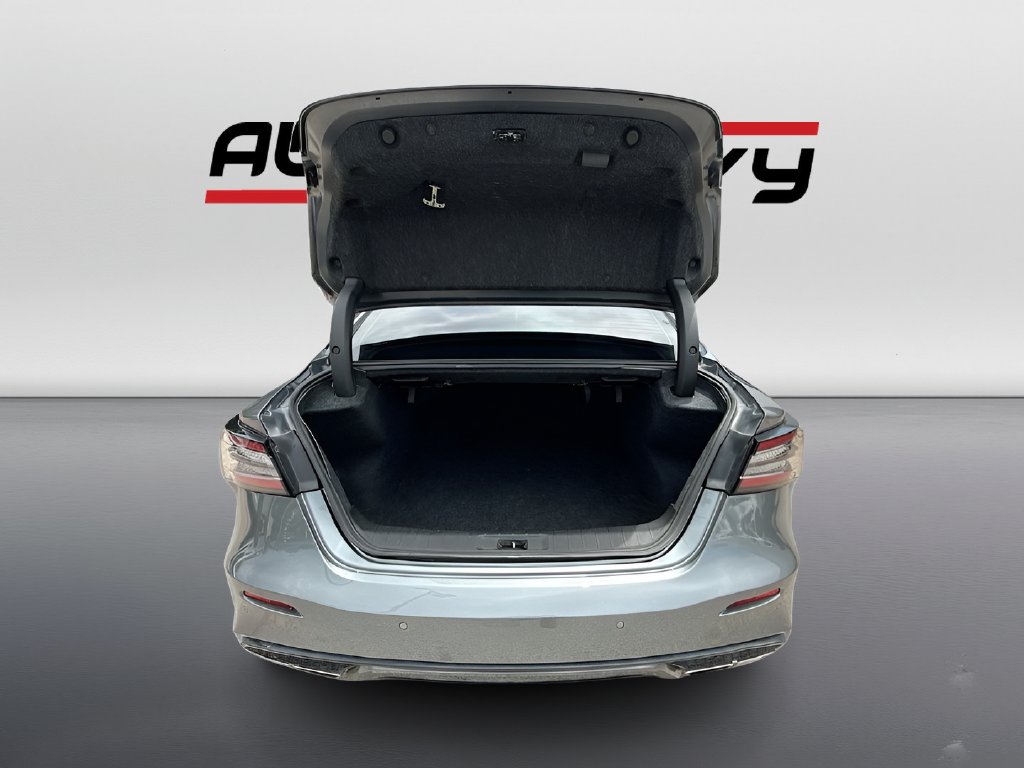 2022 Nissan Maxima photo 28 of 34