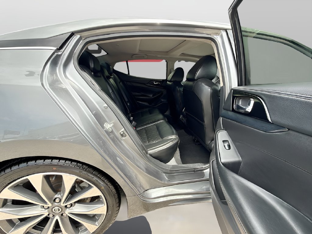 2022 Nissan Maxima photo 29 of 34