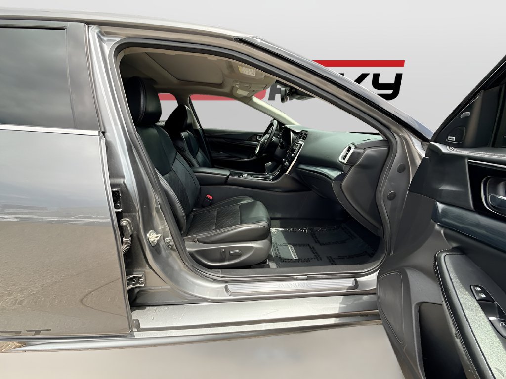 2022 Nissan Maxima photo 30 of 34