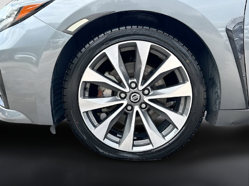 2022 Nissan Maxima photo 33 of 34