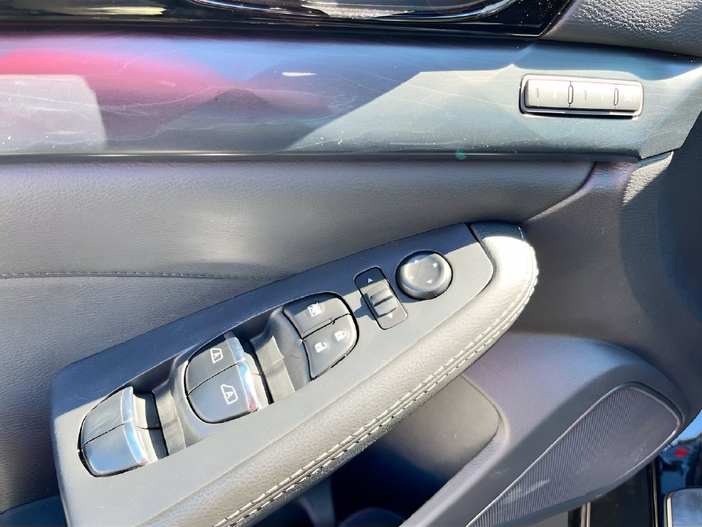 2023 Nissan Maxima photo 18 of 33
