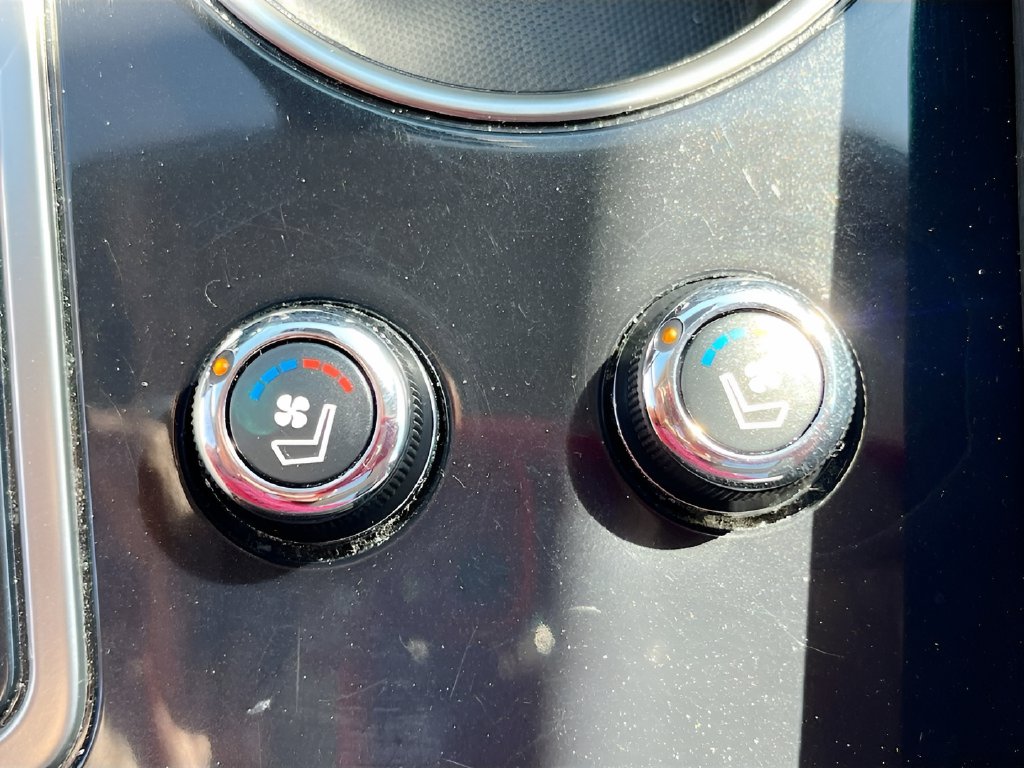 2023 Nissan Maxima photo 21 of 33