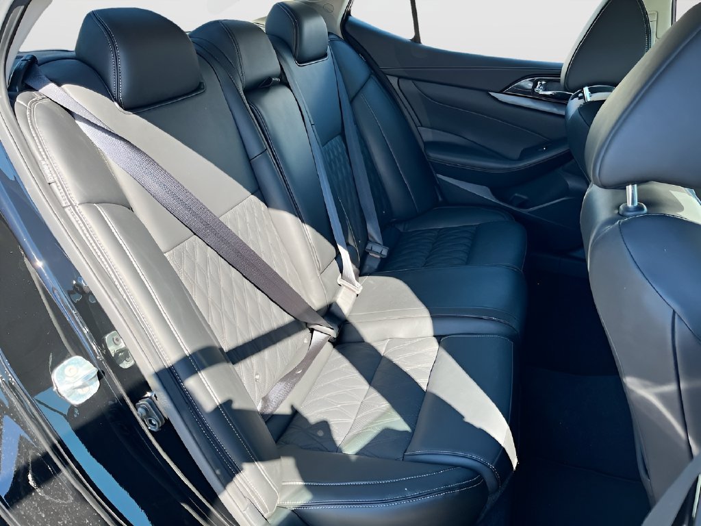 2023 Nissan Maxima photo 28 of 33