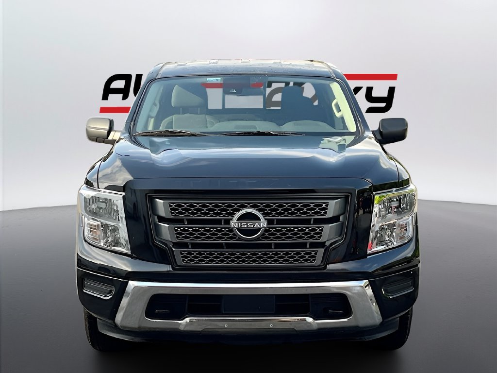2024 Nissan Titan photo 2 of 29