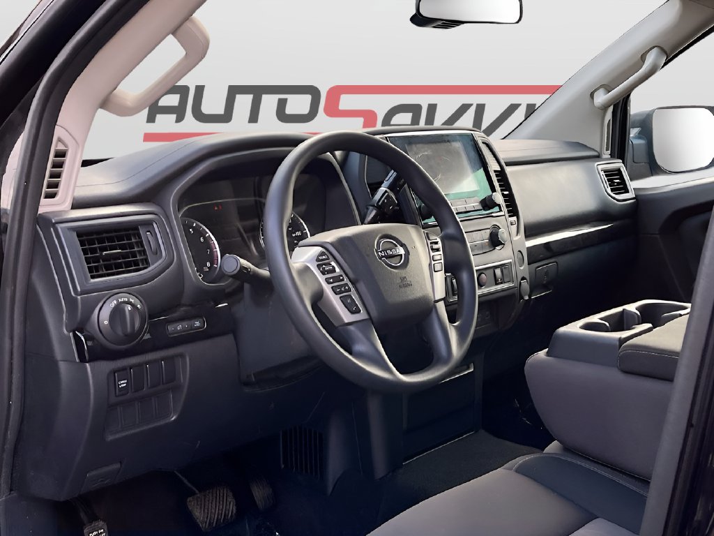 2024 Nissan Titan photo 9 of 29