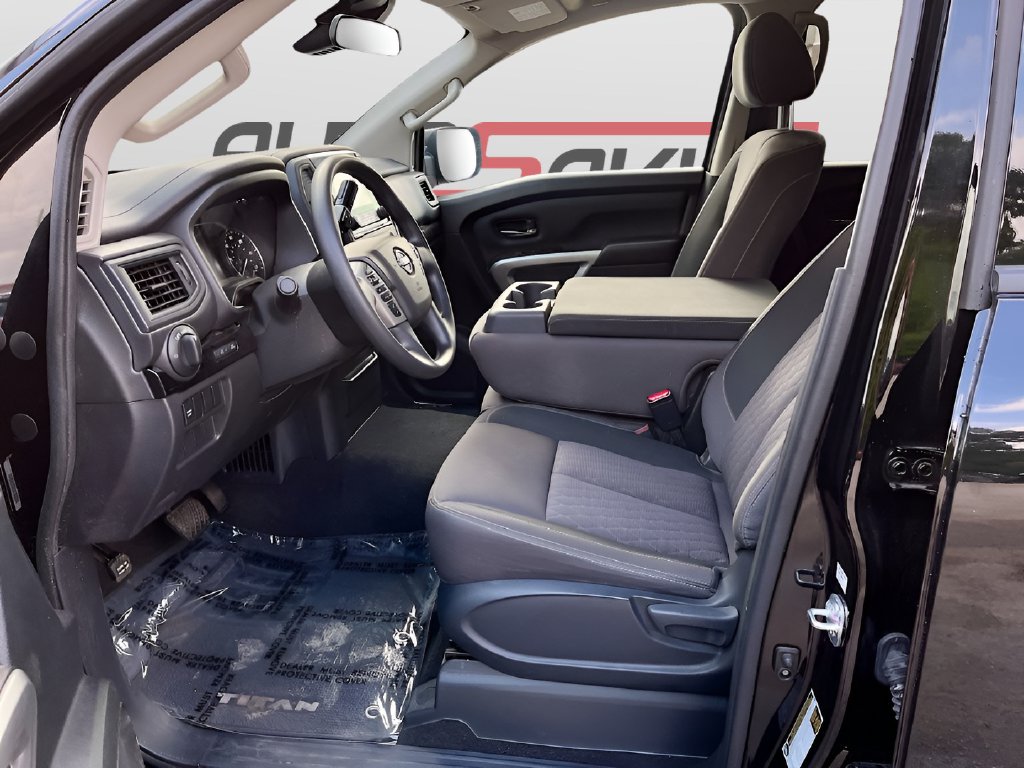 2024 Nissan Titan photo 19 of 29
