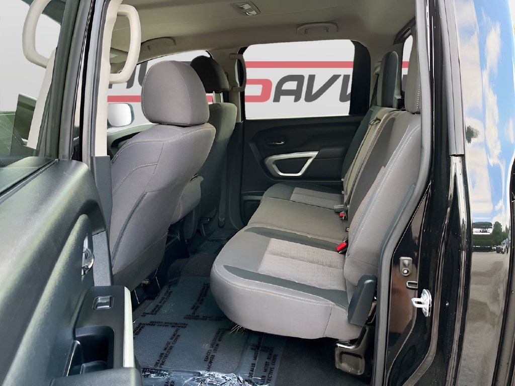 2024 Nissan Titan photo 22 of 29