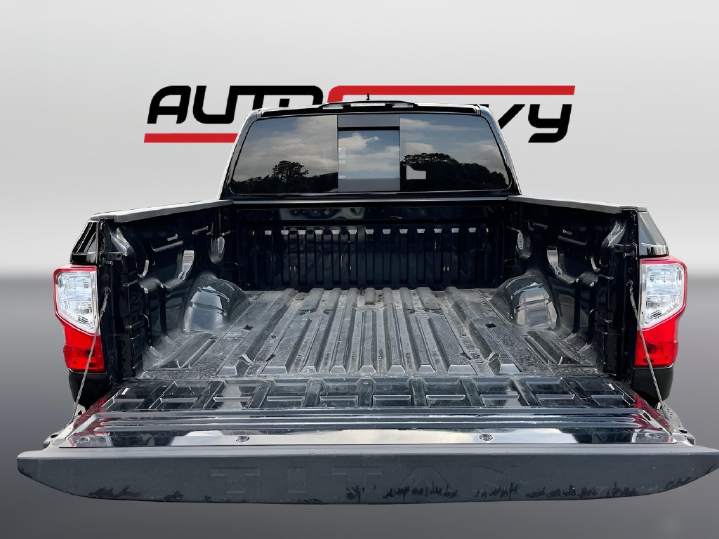2024 Nissan Titan photo 23 of 29