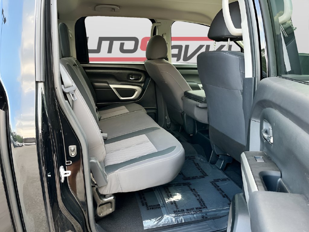 2024 Nissan Titan photo 24 of 29