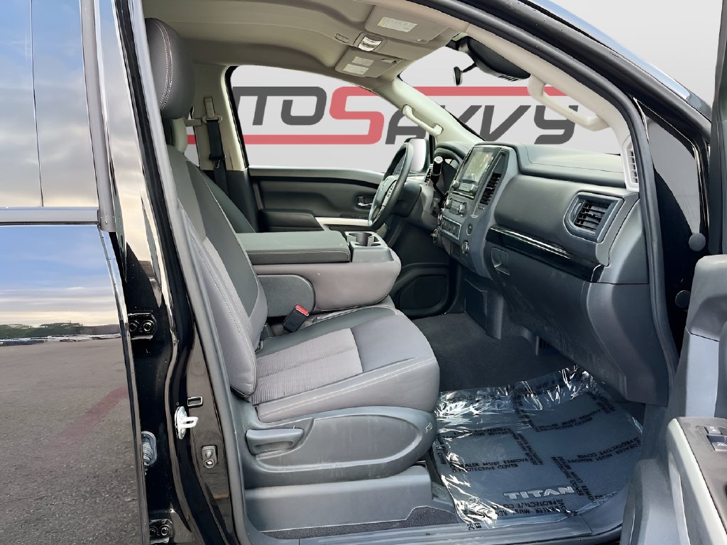 2024 Nissan Titan photo 25 of 29