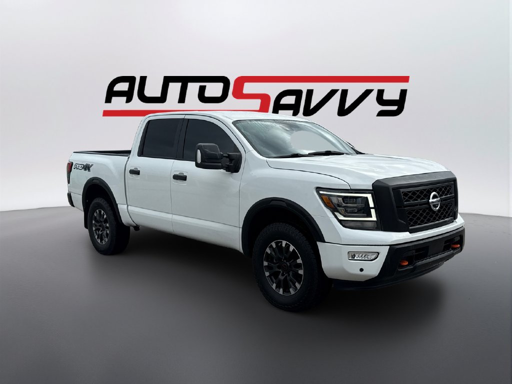 2023 Nissan Titan photo 3 of 18