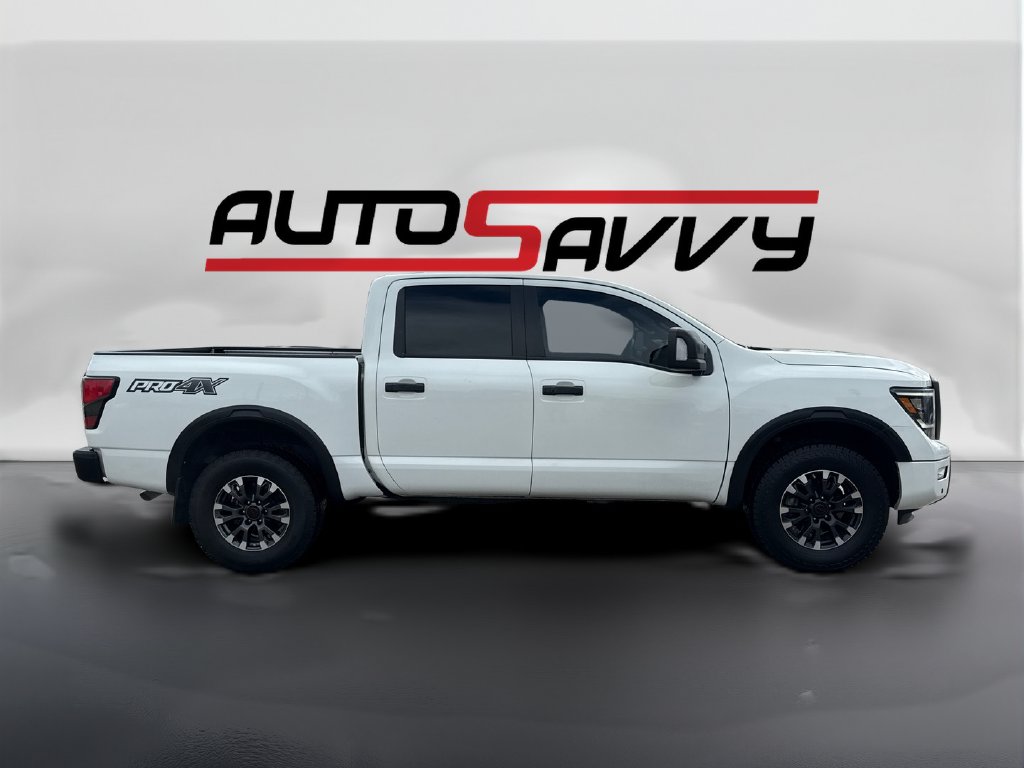 2023 Nissan Titan photo 4 of 18