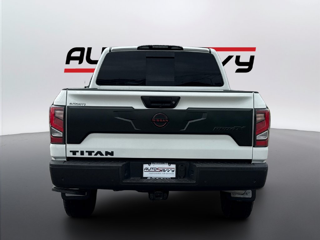 2023 Nissan Titan photo 6 of 18