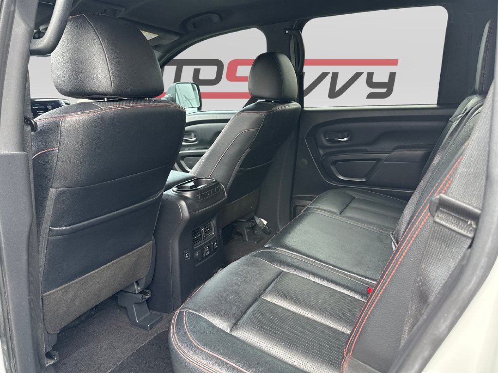 2023 Nissan Titan photo 16 of 18