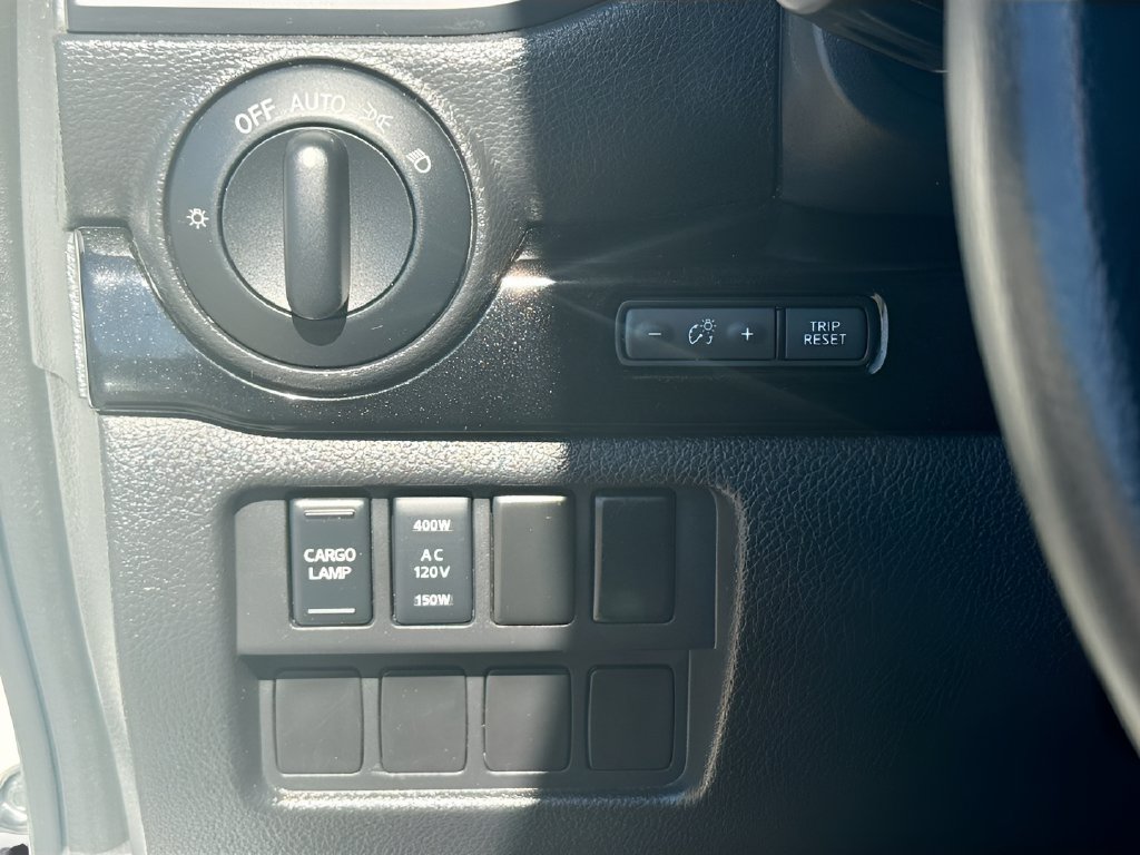 2024 Nissan Titan photo 10 of 31
