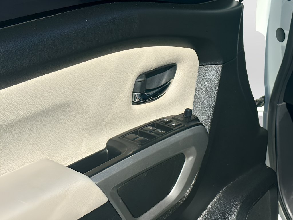 2024 Nissan Titan photo 17 of 31