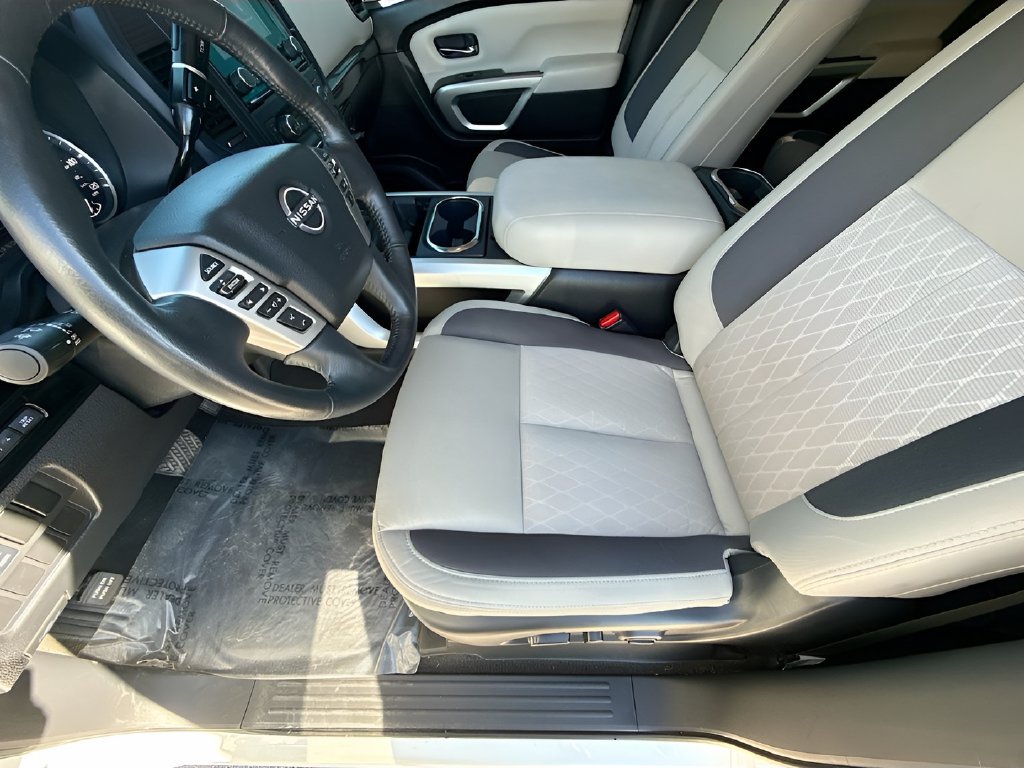 2024 Nissan Titan photo 18 of 31