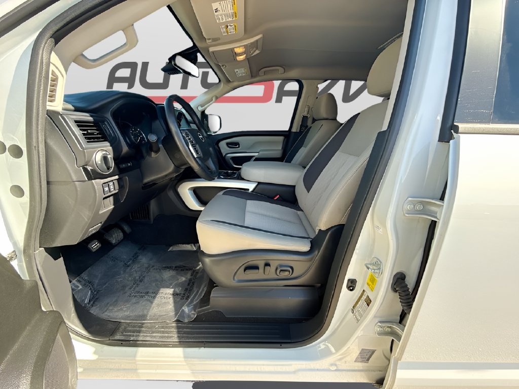 2024 Nissan Titan photo 20 of 31