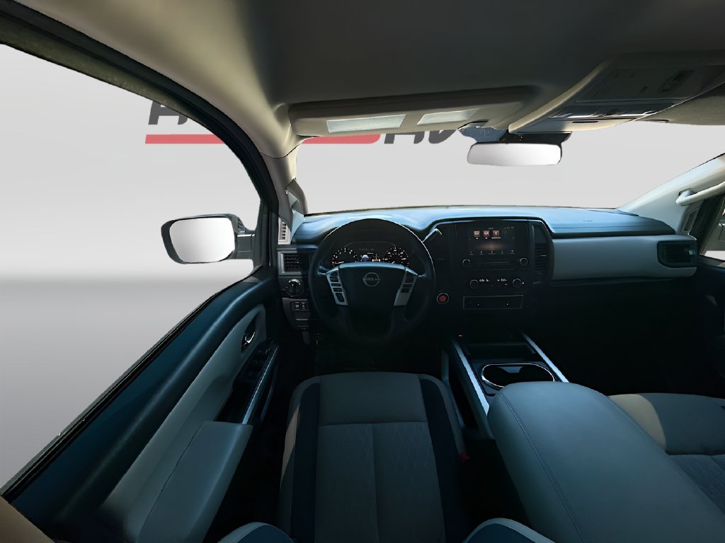 2024 Nissan Titan photo 21 of 31