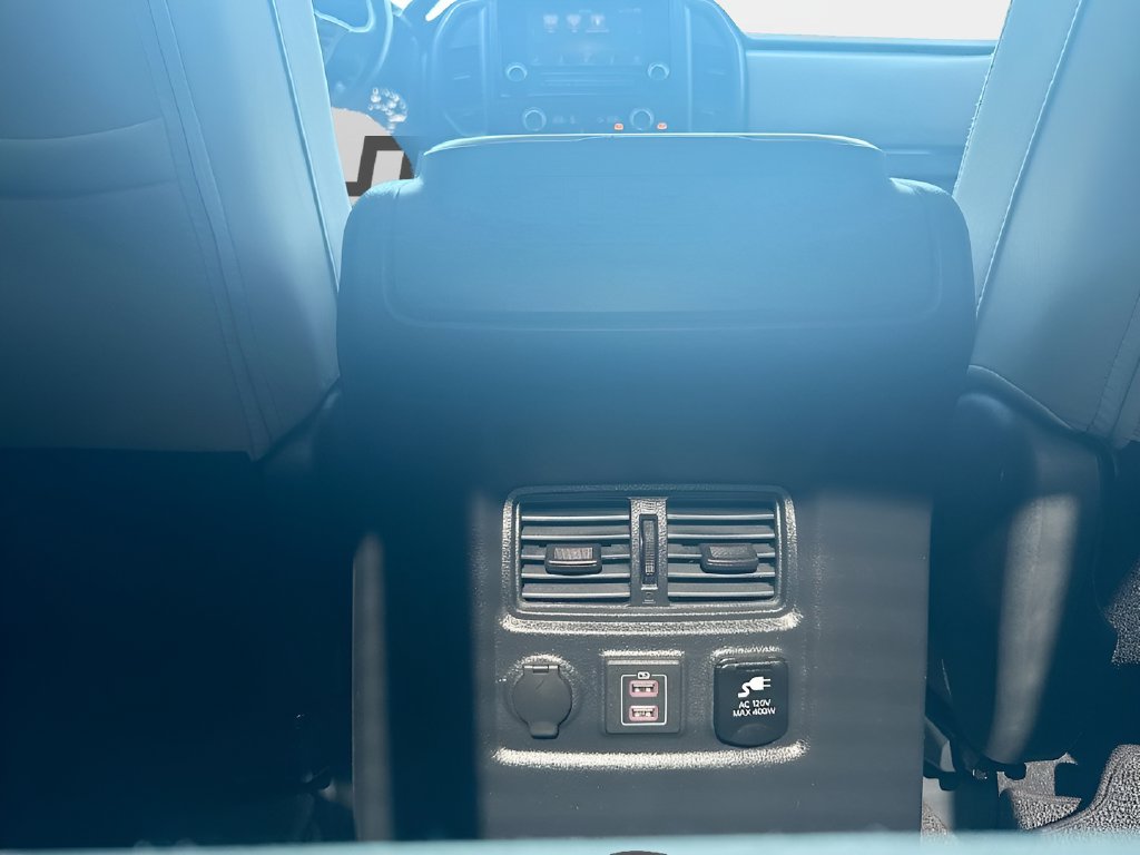2024 Nissan Titan photo 24 of 31