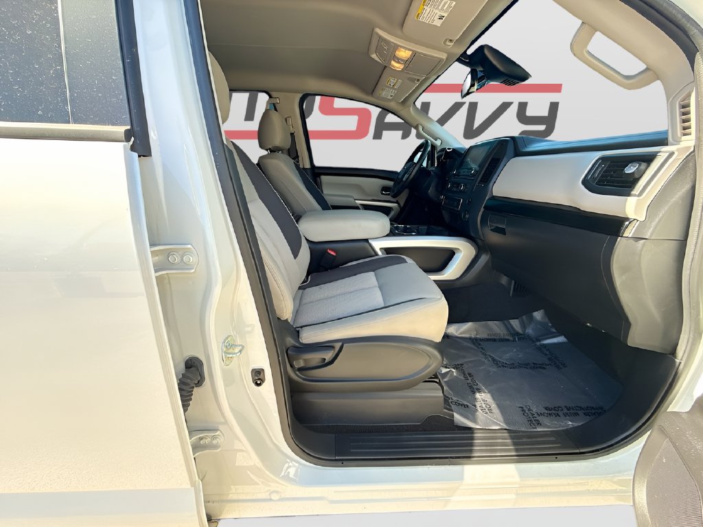 2024 Nissan Titan photo 27 of 31
