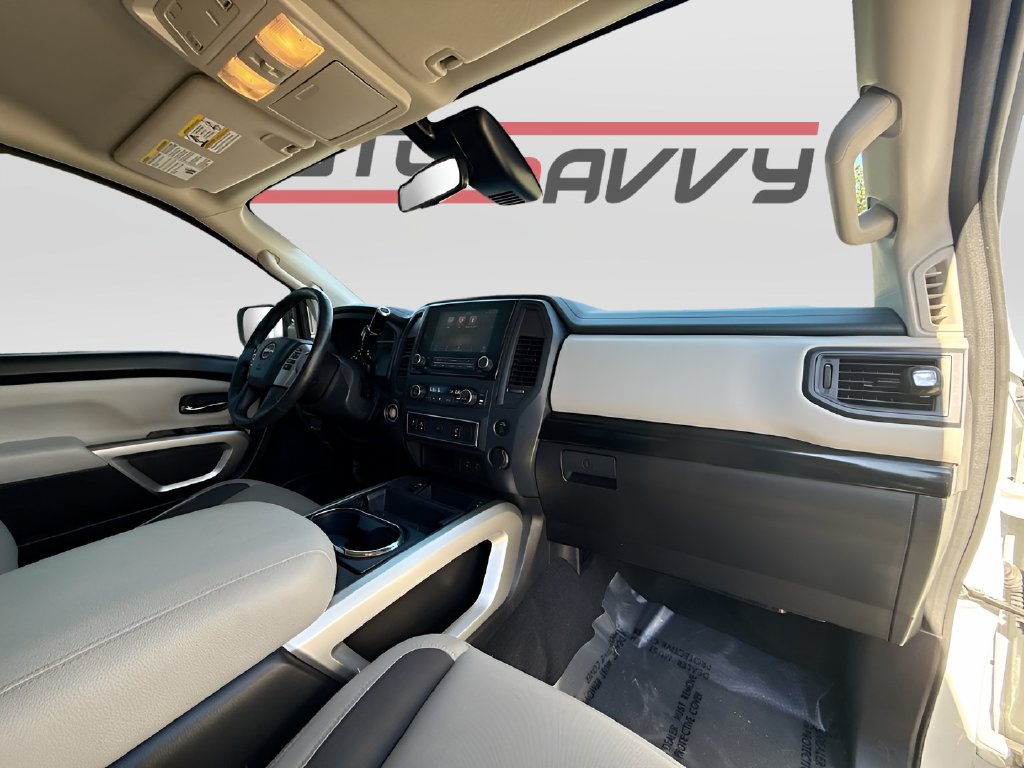 2024 Nissan Titan photo 28 of 31