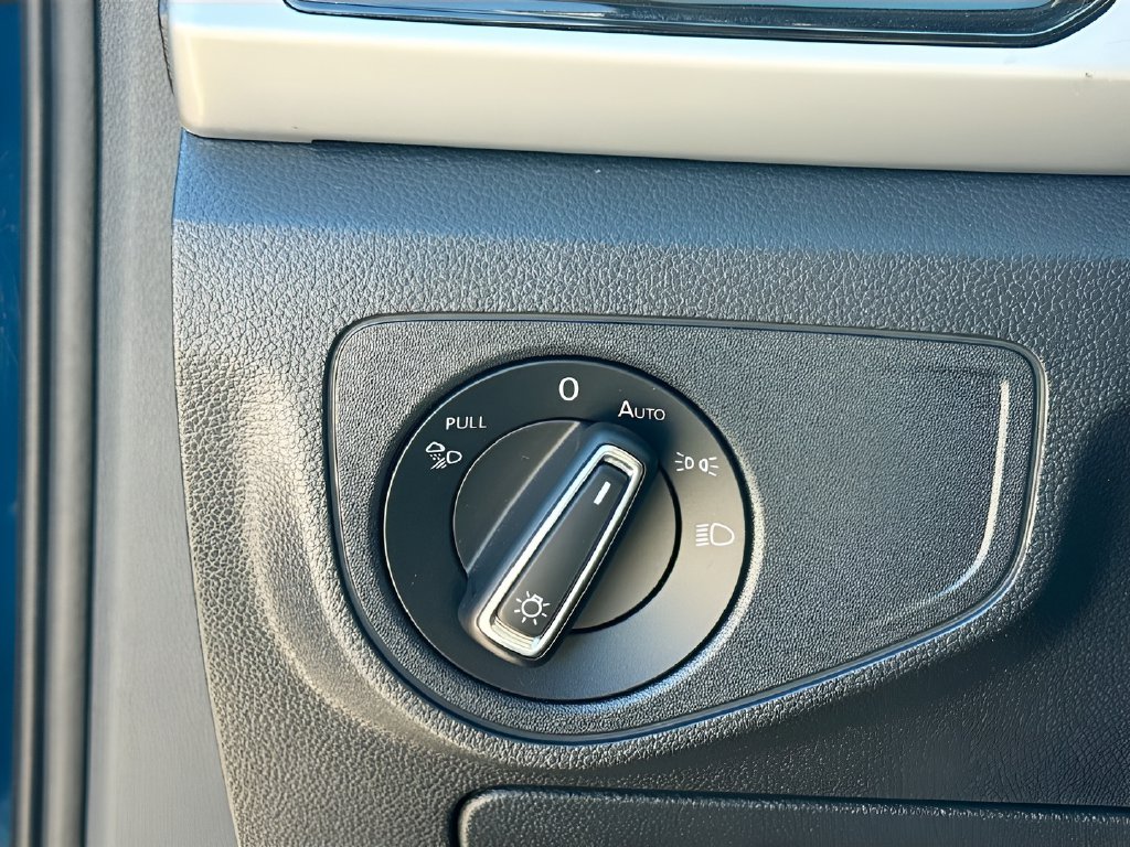 2023 Volkswagen Atlas photo 10 of 33