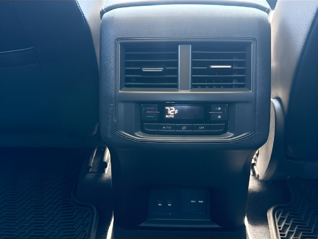 2023 Volkswagen Atlas photo 25 of 33