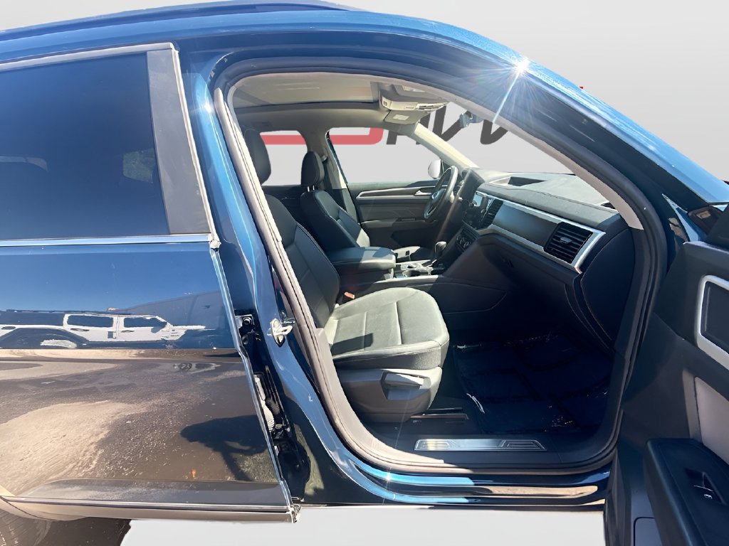 2023 Volkswagen Atlas photo 29 of 33